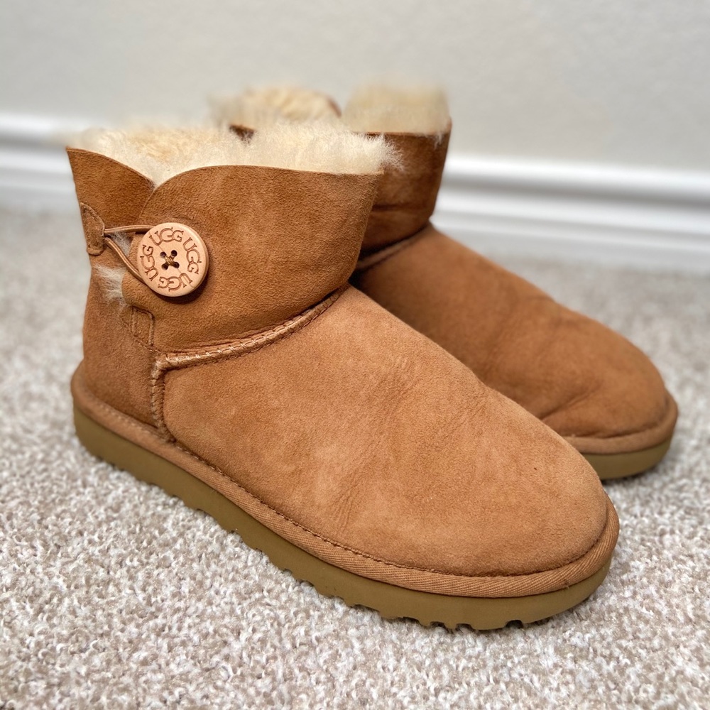 UGG classic mini button